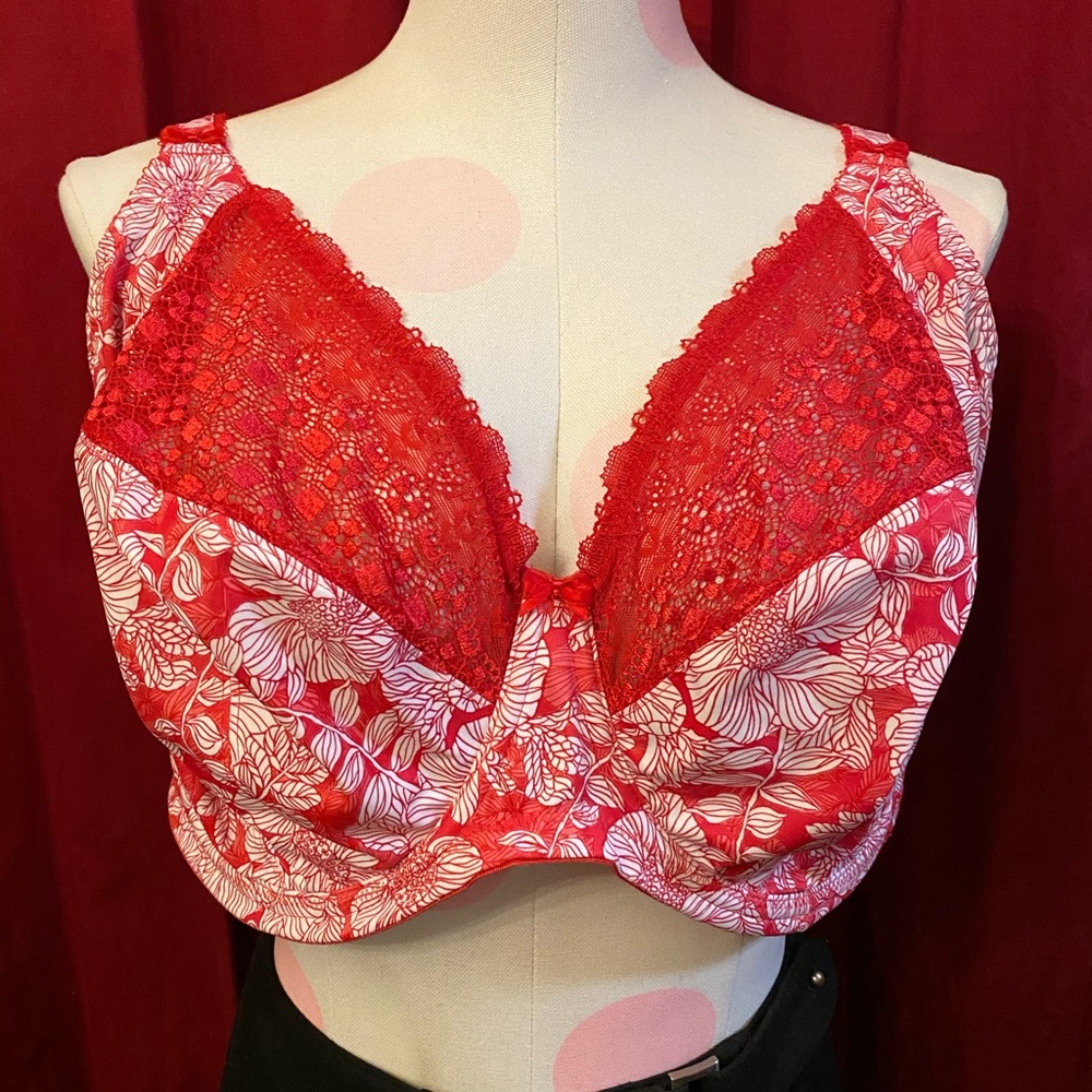 Elomi red floral patterned bra with lace